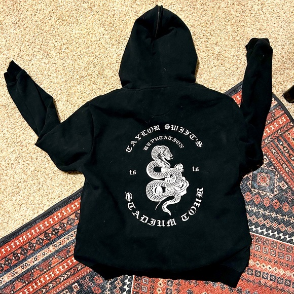 Taylor swift 2018 concert hoodie - Picture 2 of 6